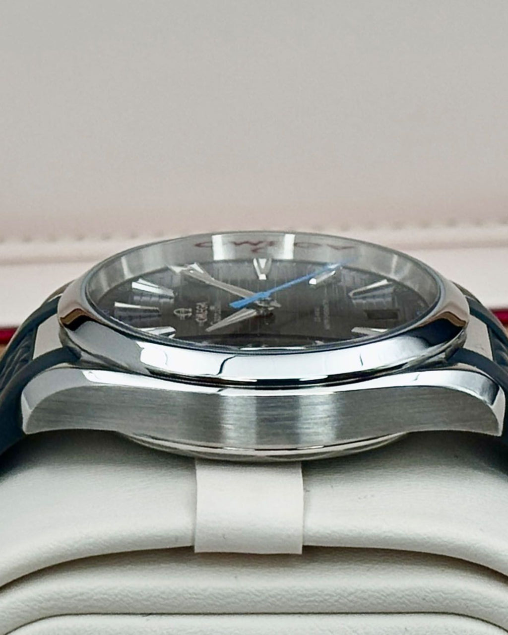Omega 220.12.41.21.03.002