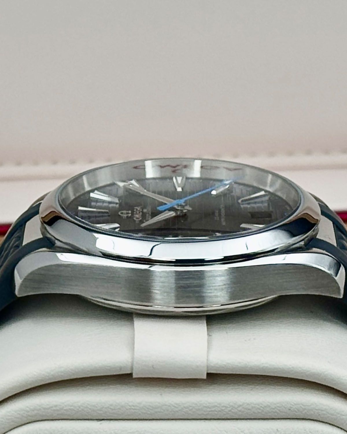 Omega 220.12.41.21.03.002