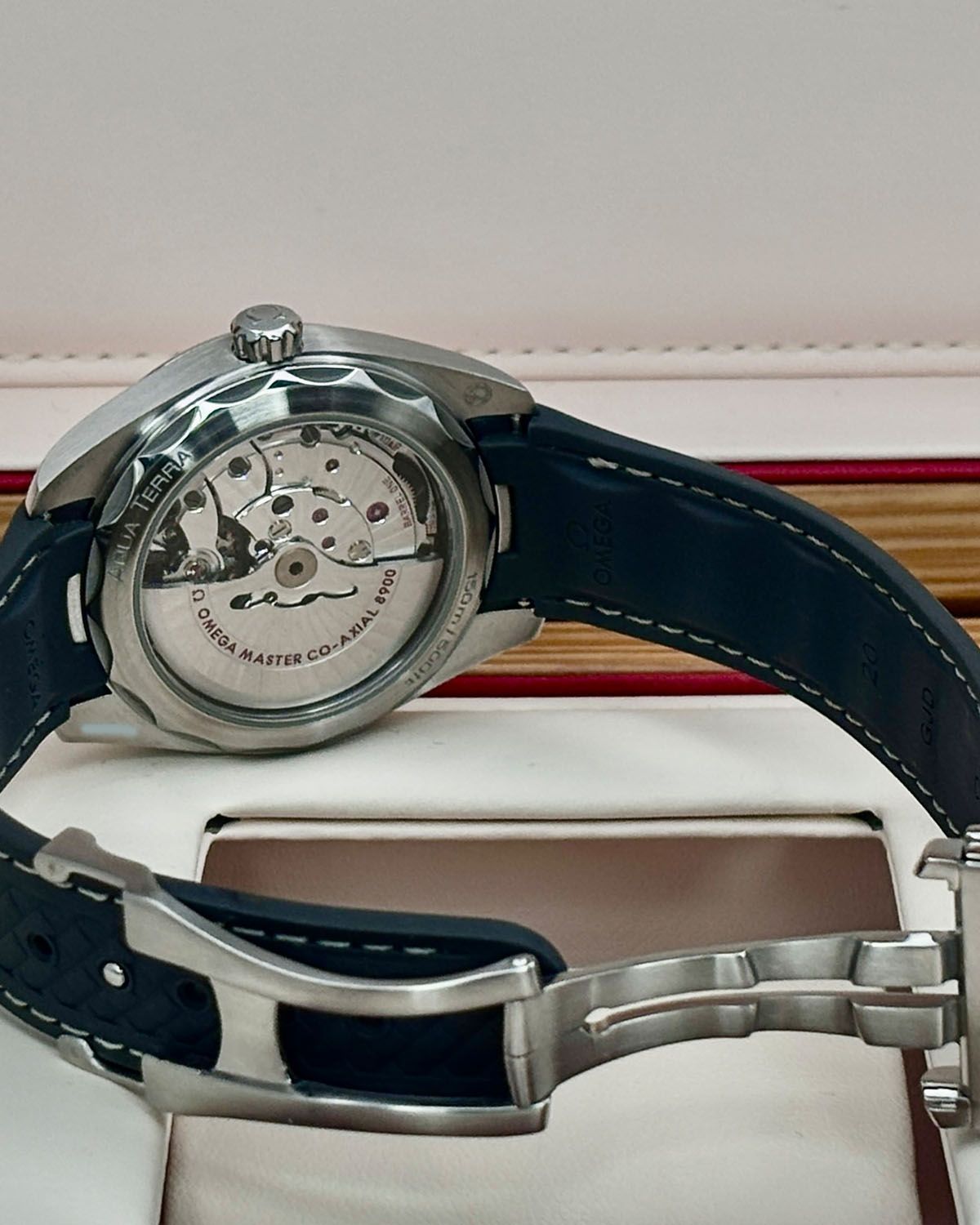 Omega 220.12.41.21.03.002