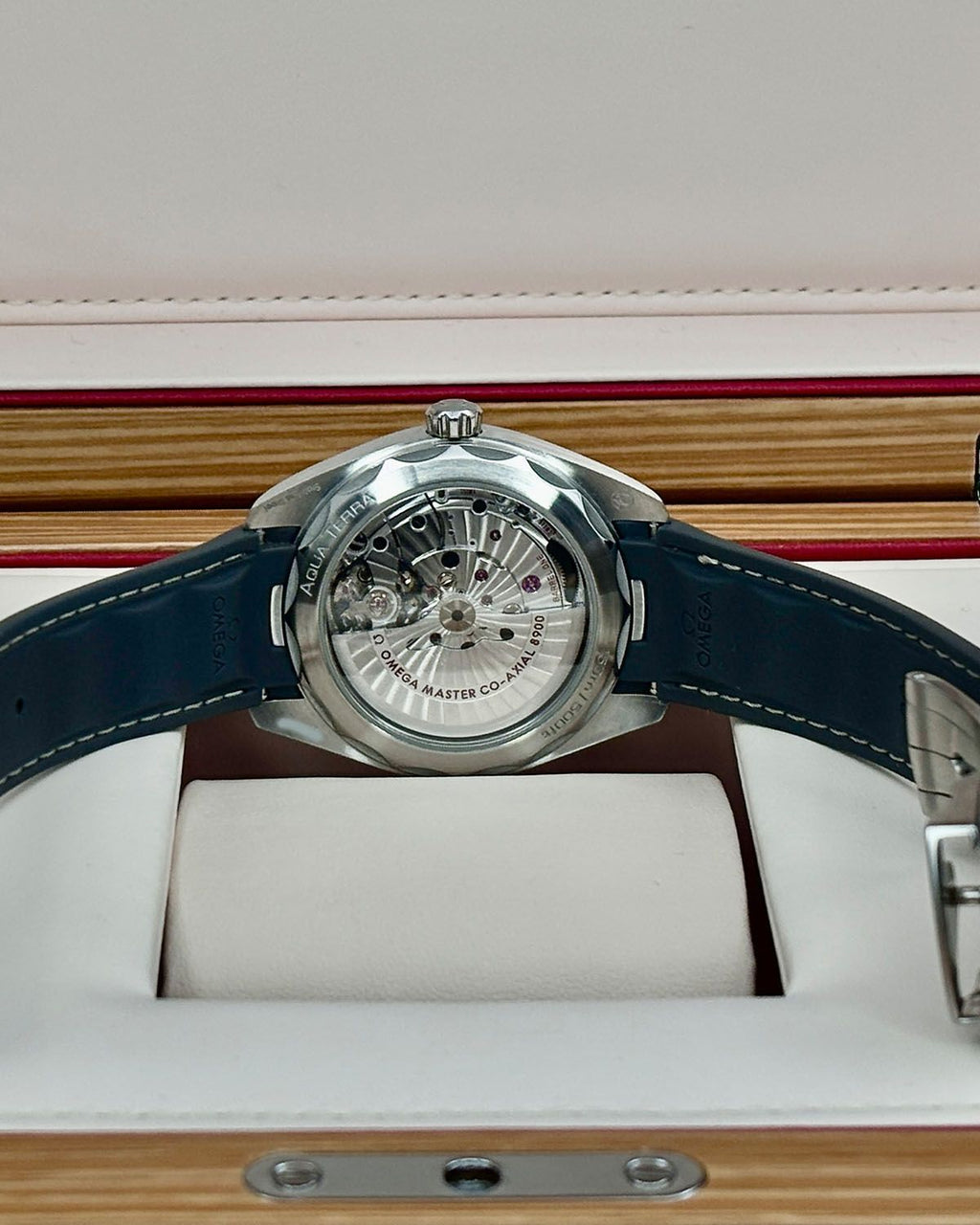 Omega 220.12.41.21.03.002