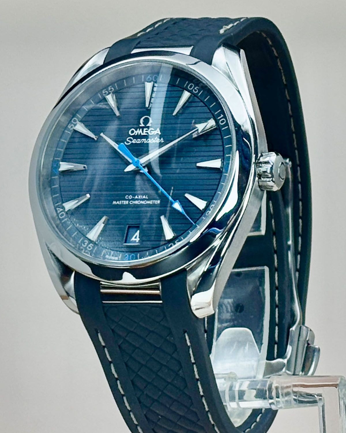 Omega 220.12.41.21.03.002