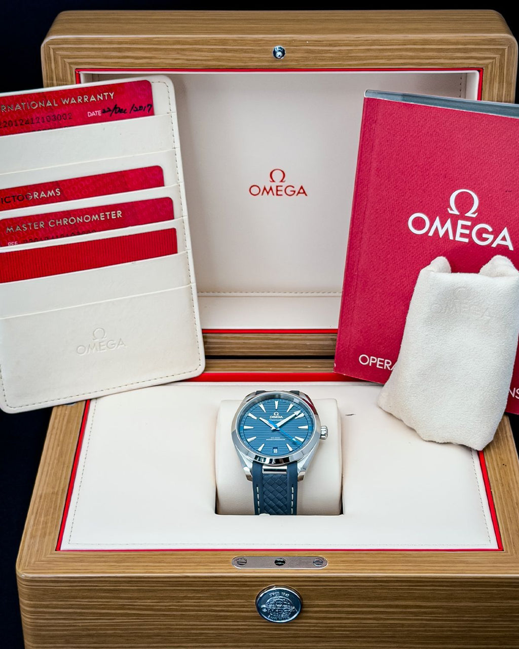 Omega 220.12.41.21.03.002