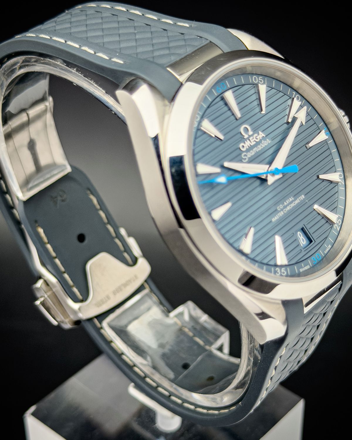 Omega 220.12.41.21.03.002