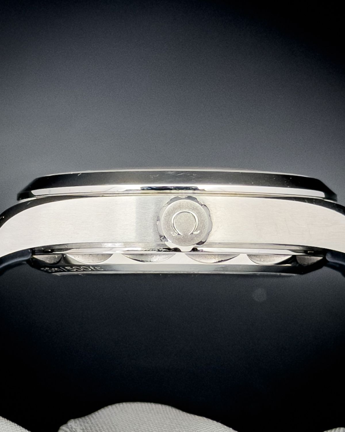 Omega 220.12.41.21.03.002