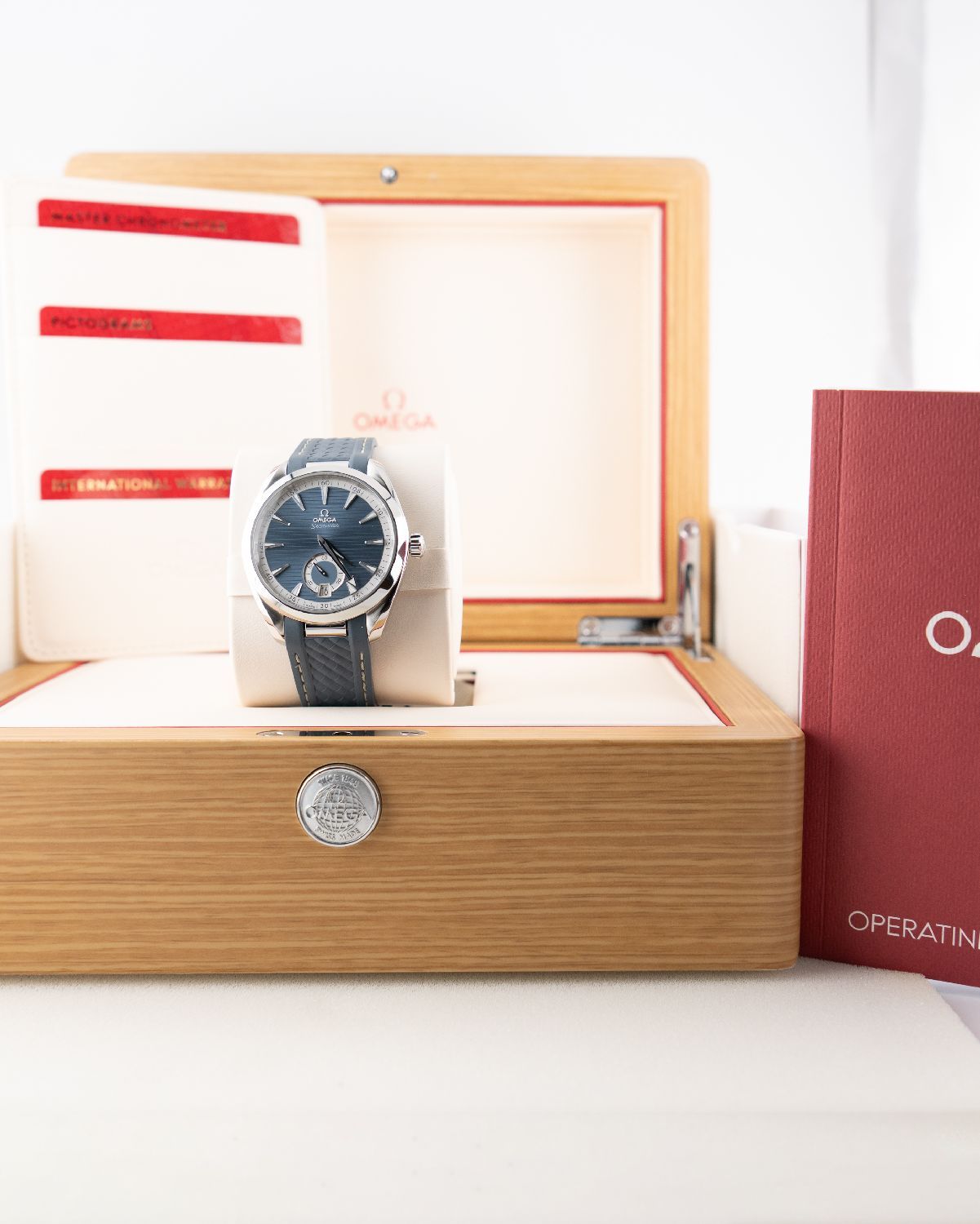 Omega 220.12.41.21.03.005
