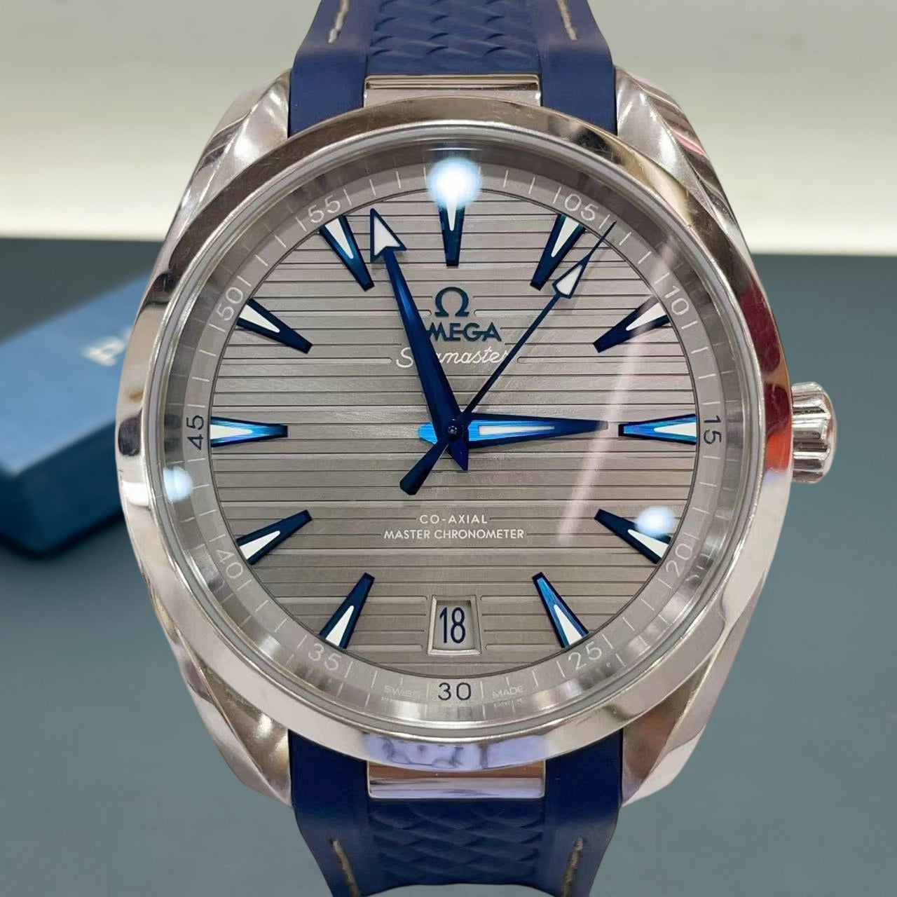 Omega 220.12.41.21.06.001