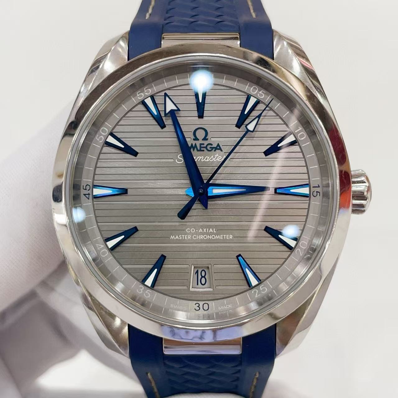 Omega 220.12.41.21.06.001