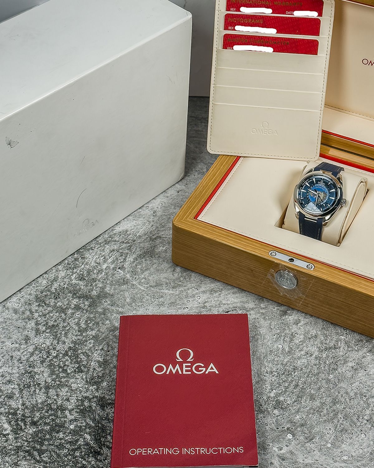 Omega 220.12.43.22.03.001