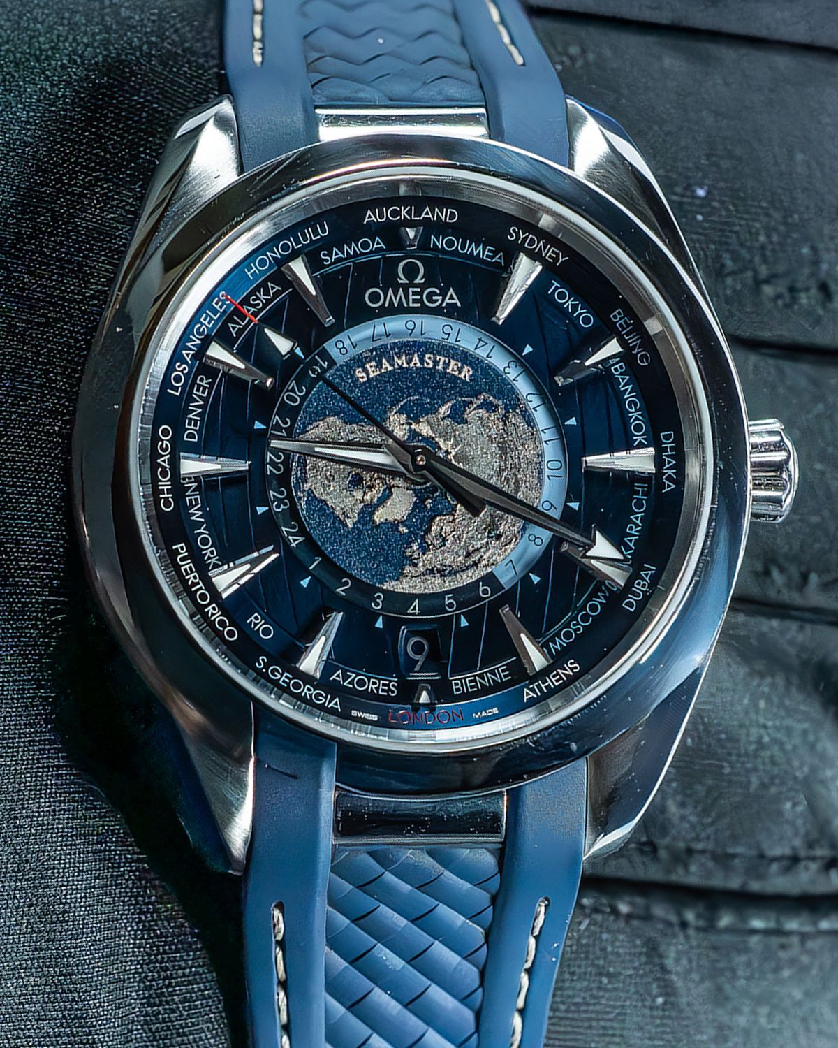 Omega 220.12.43.22.03.001