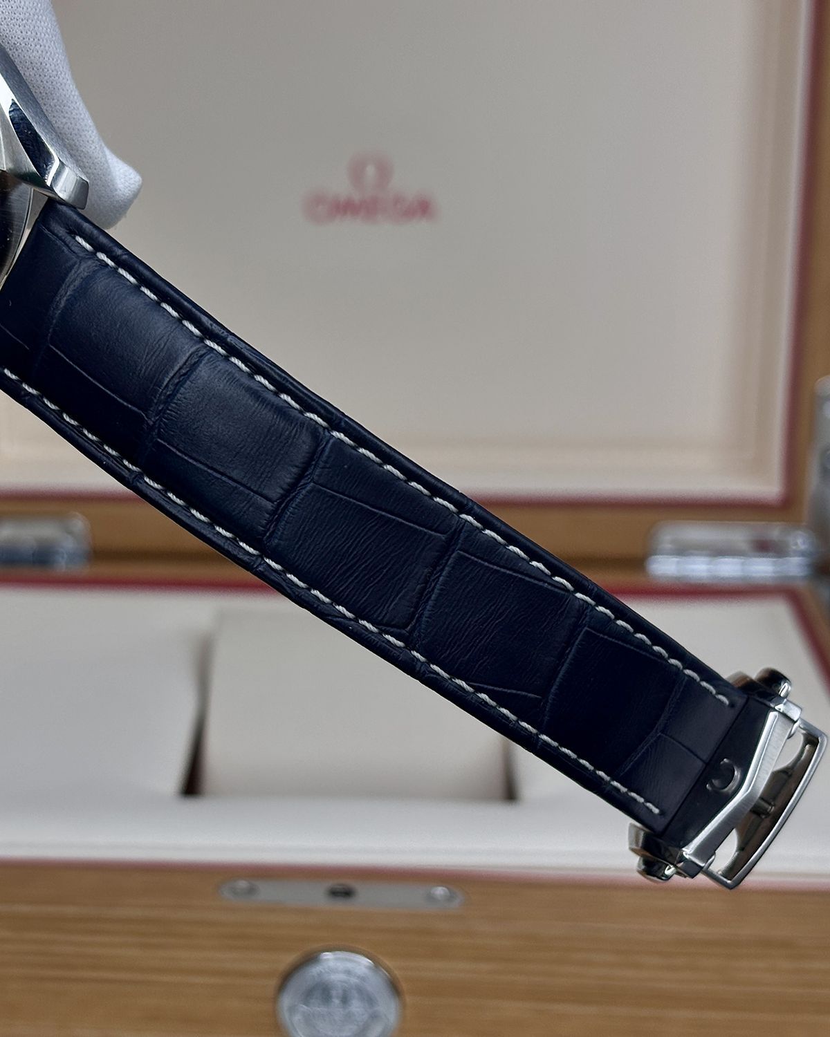 Omega 220.13.41.21.03.002