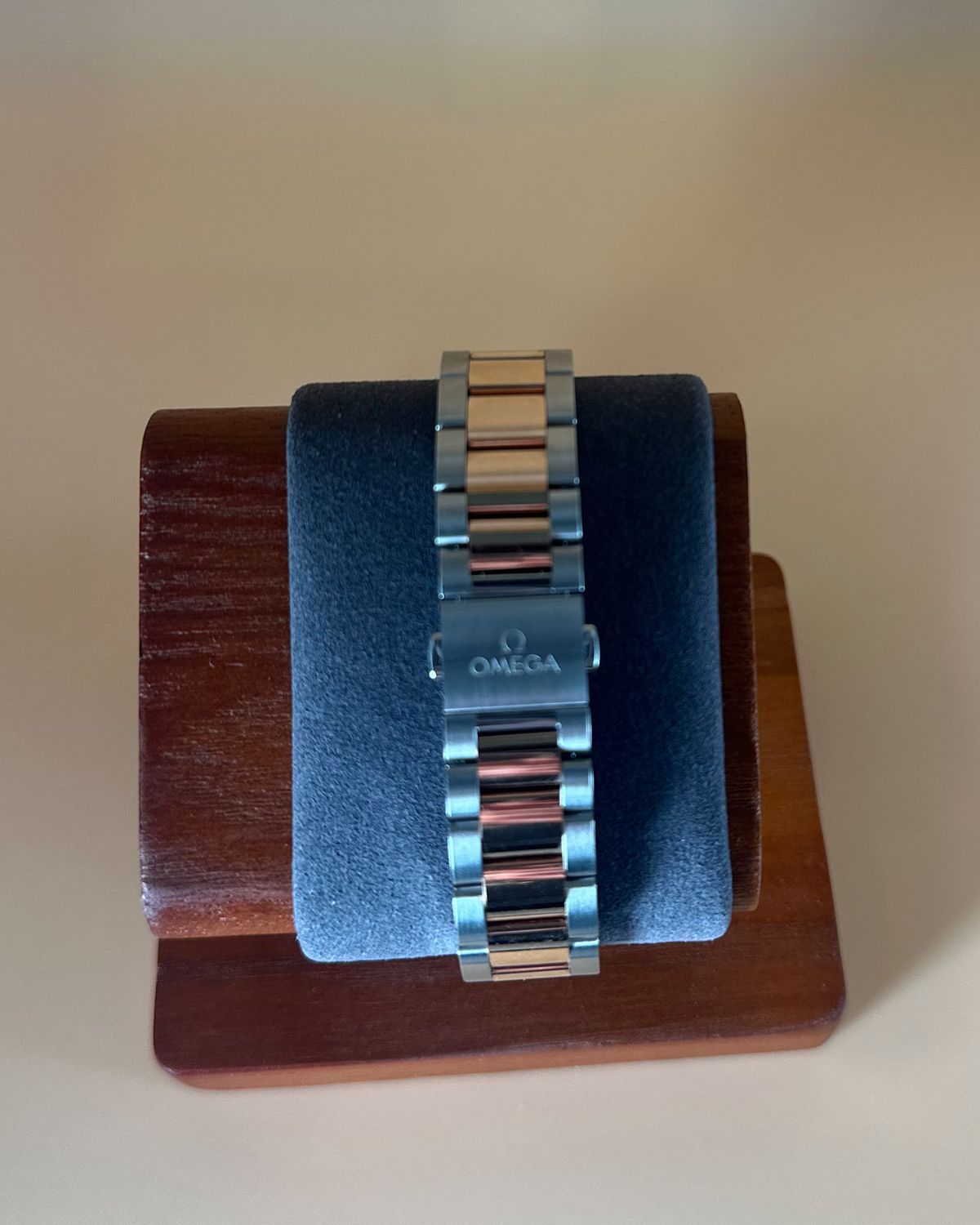 Omega 220.20.34.20.03.001