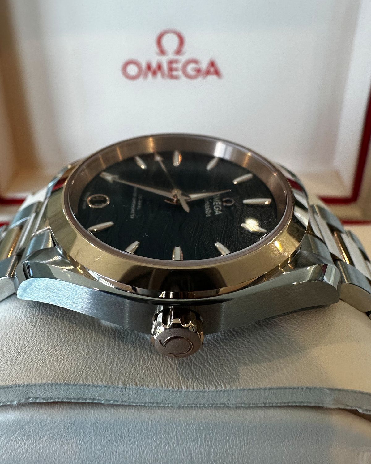 Omega 220.20.34.20.03.001