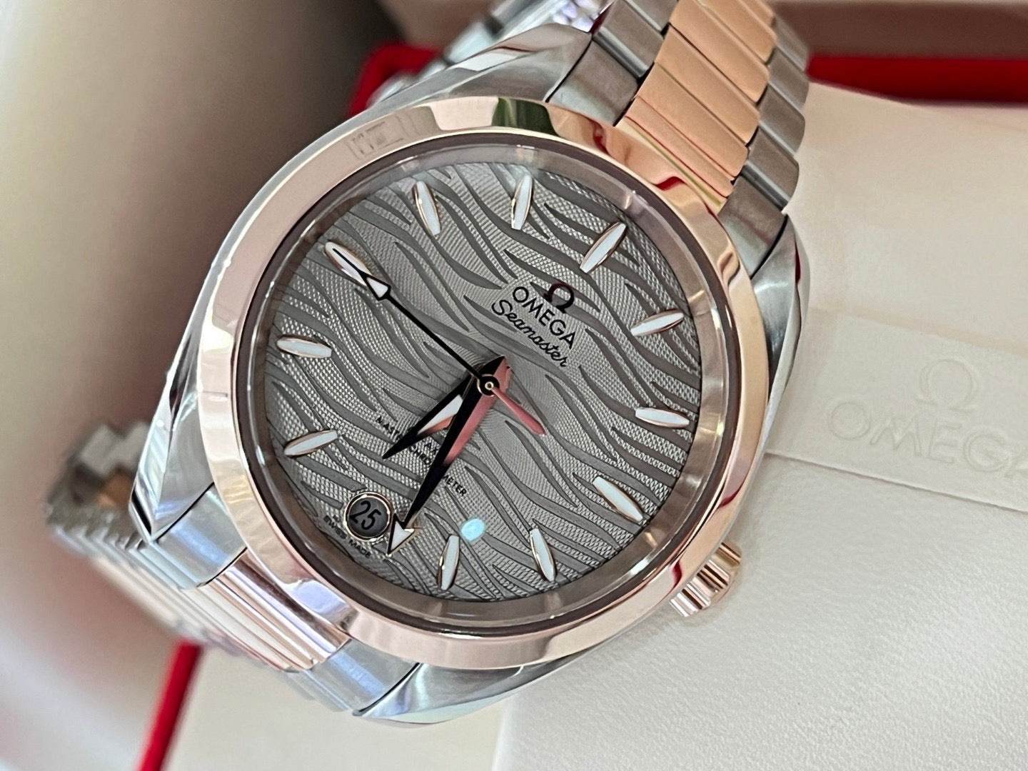 Omega 220.20.34.20.06.001