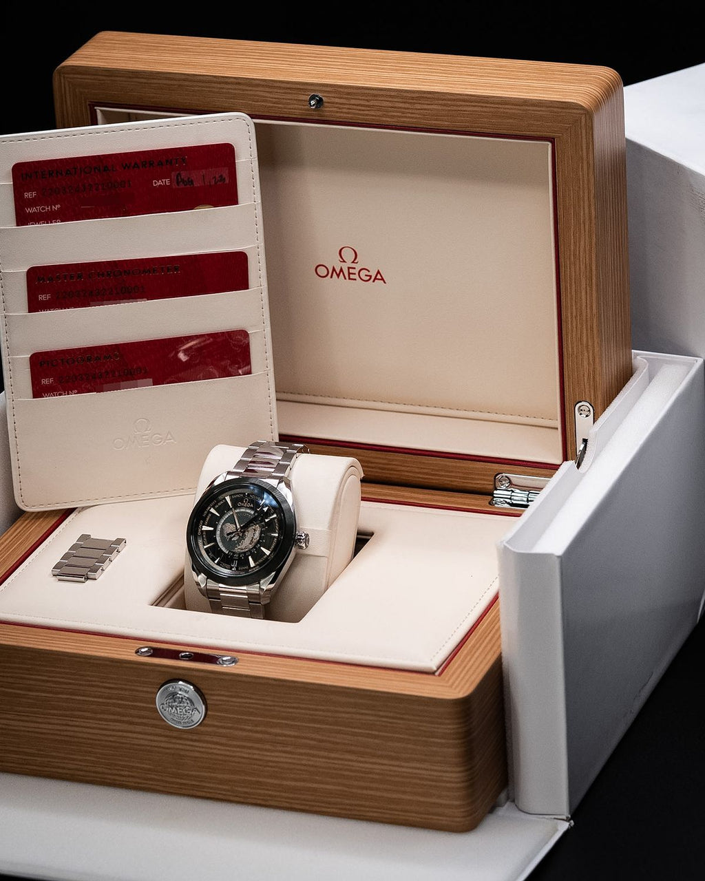 Omega 220.30.43.22.10.001