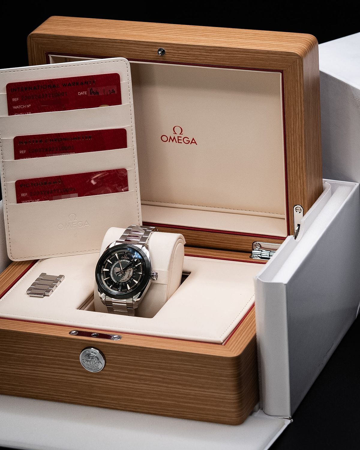Omega 220.30.43.22.10.001