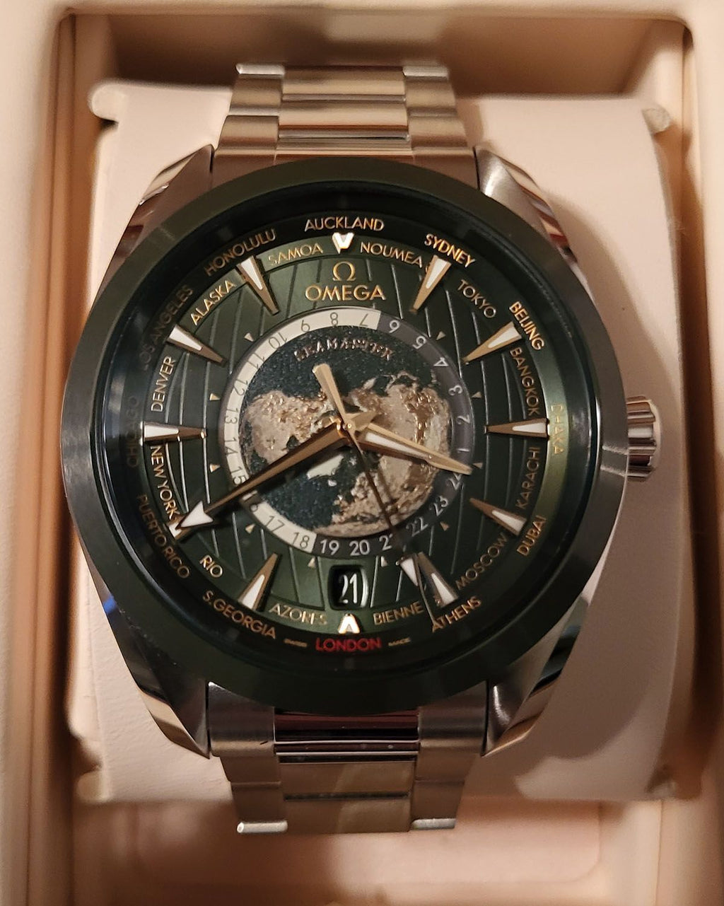 Omega 220.30.43.22.10.001