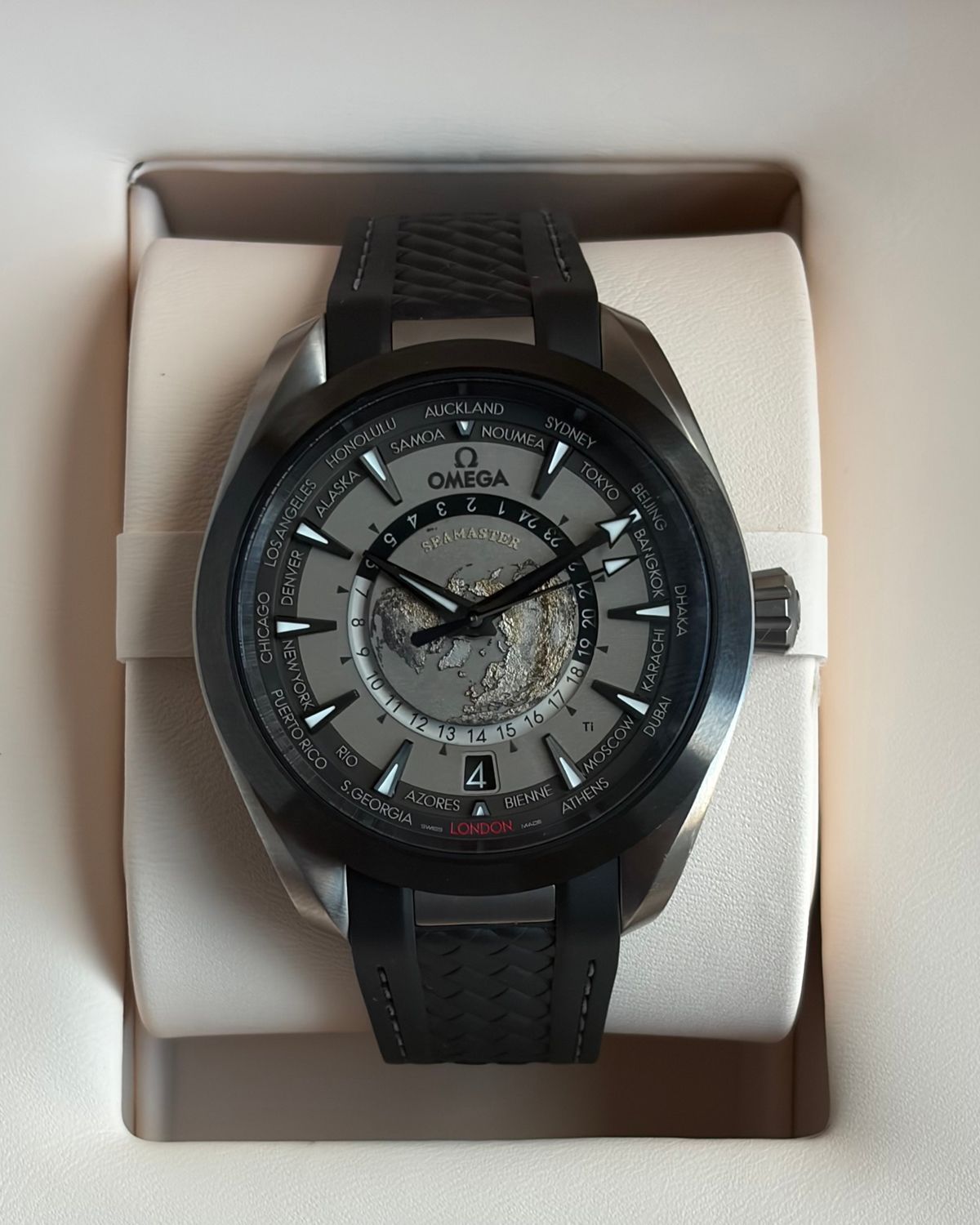 Omega 220.92.43.22.99.001