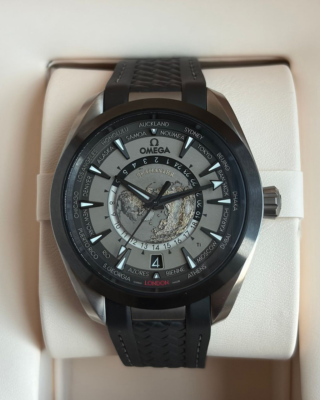 Omega 220.92.43.22.99.001