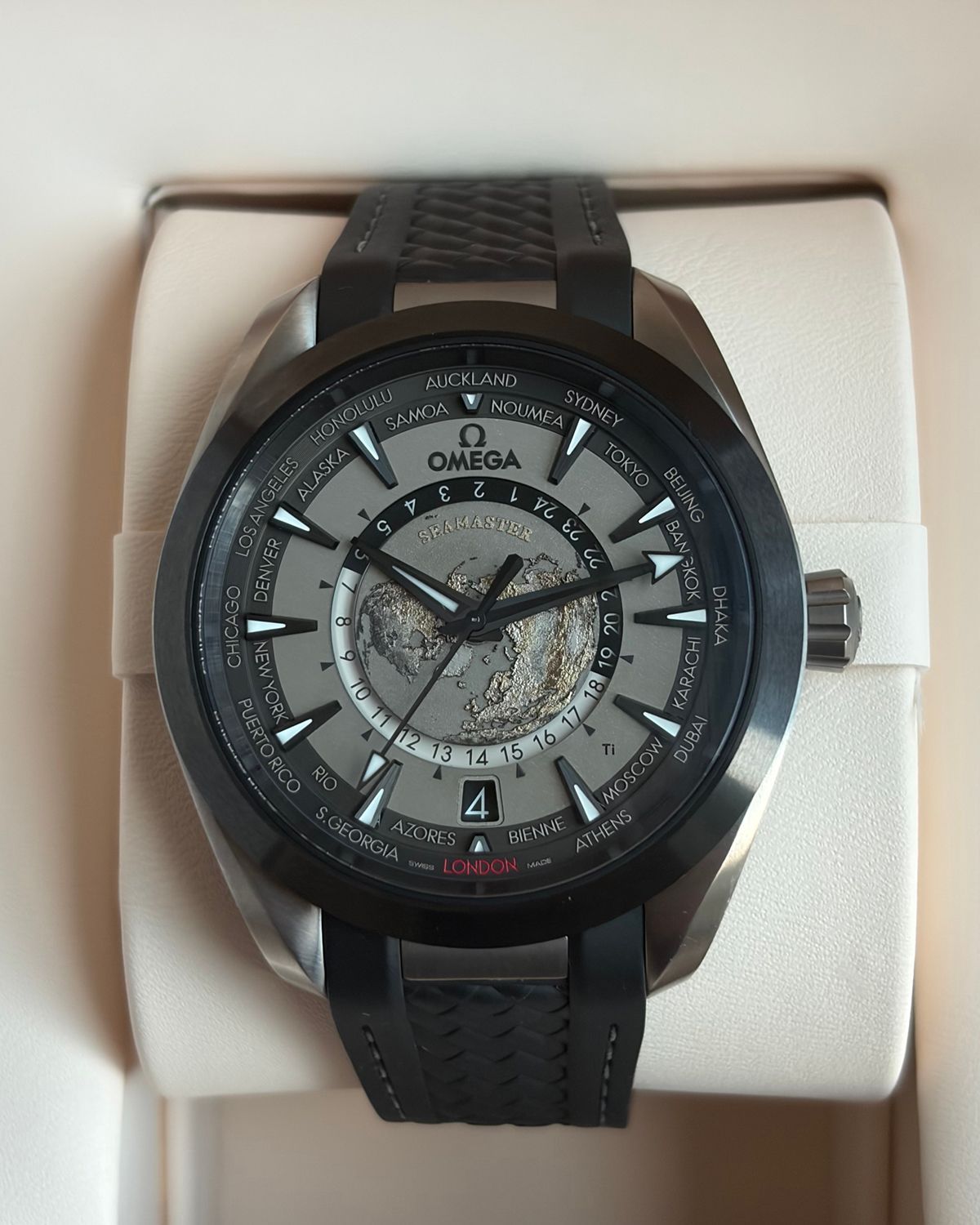 Omega 220.92.43.22.99.001