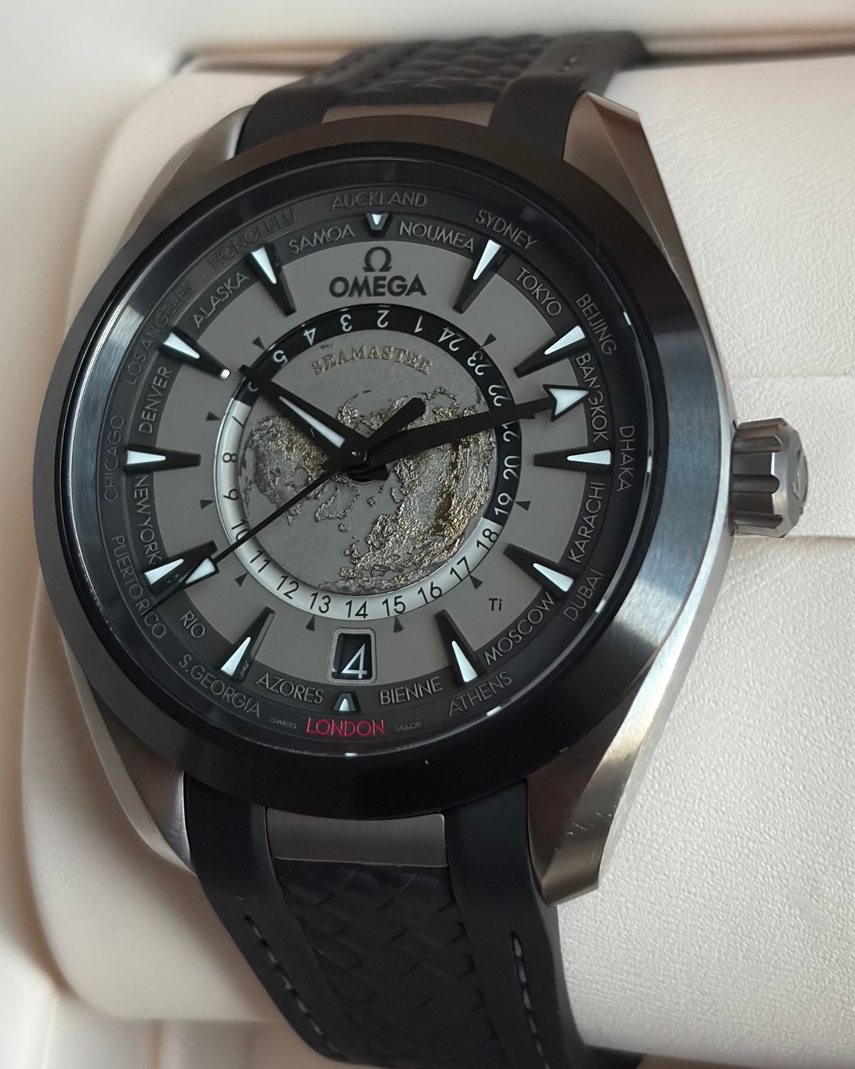 Omega 220.92.43.22.99.001