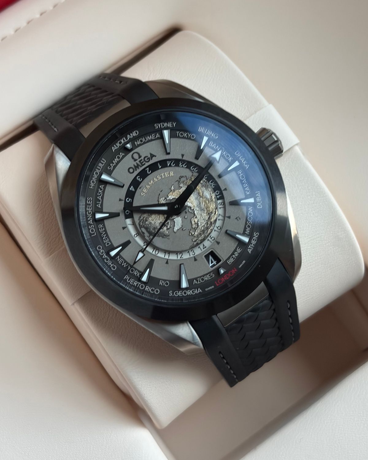 Omega 220.92.43.22.99.001