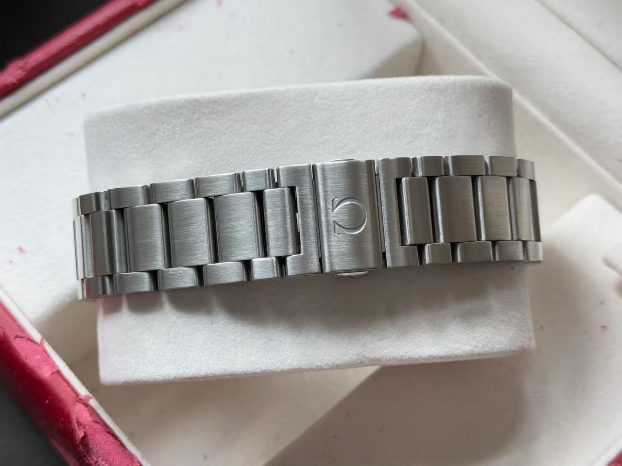 Omega 231.10.42.21.02.001
