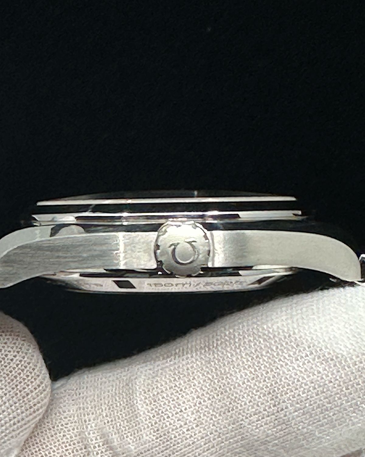 Omega 231.10.42.21.03.003