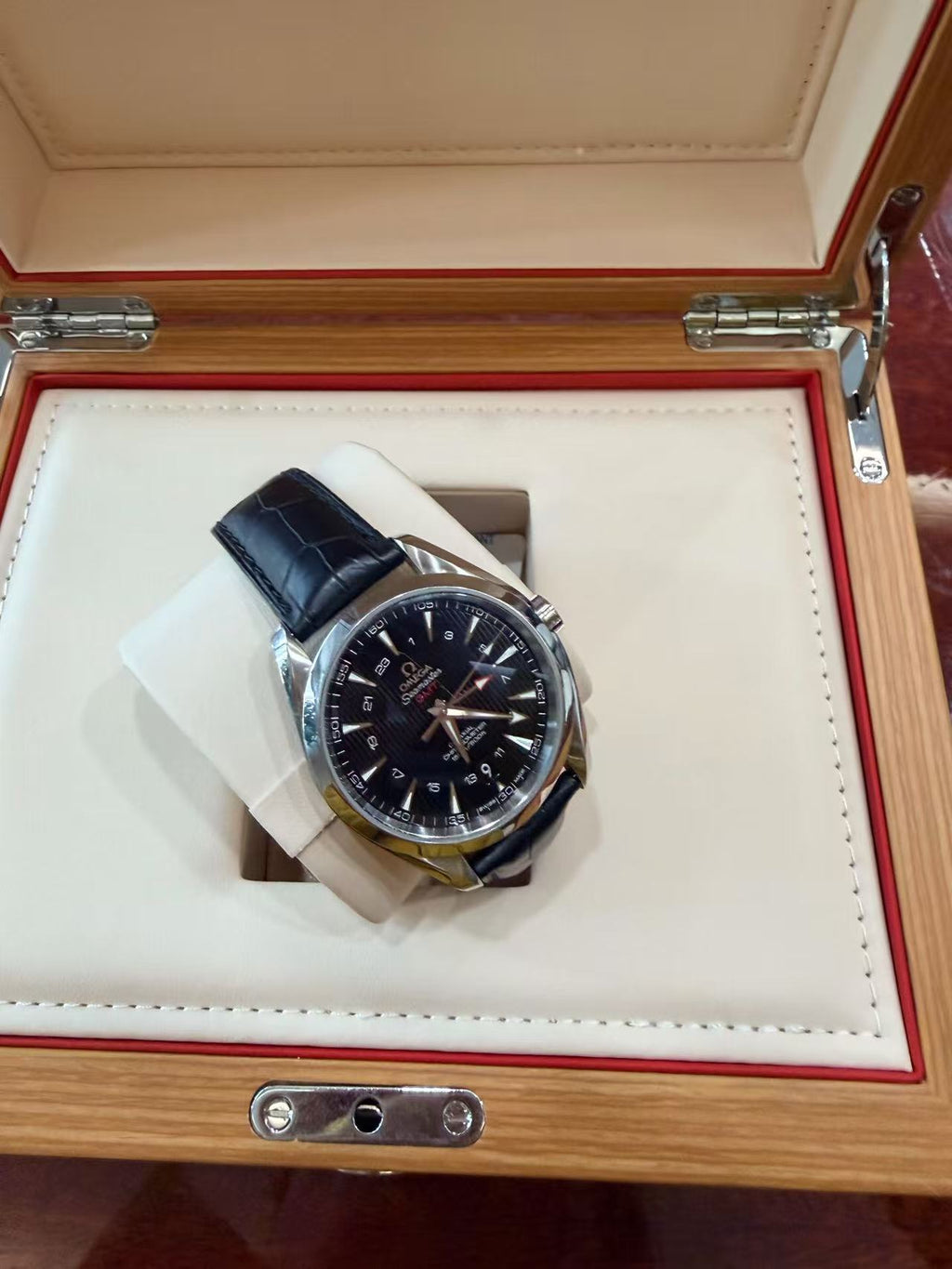 Omega 231.13.43.22.01.001