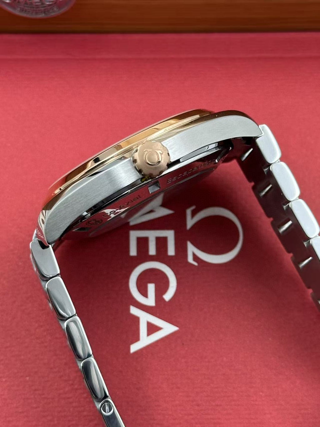 Omega 231.20.42.21.06.002