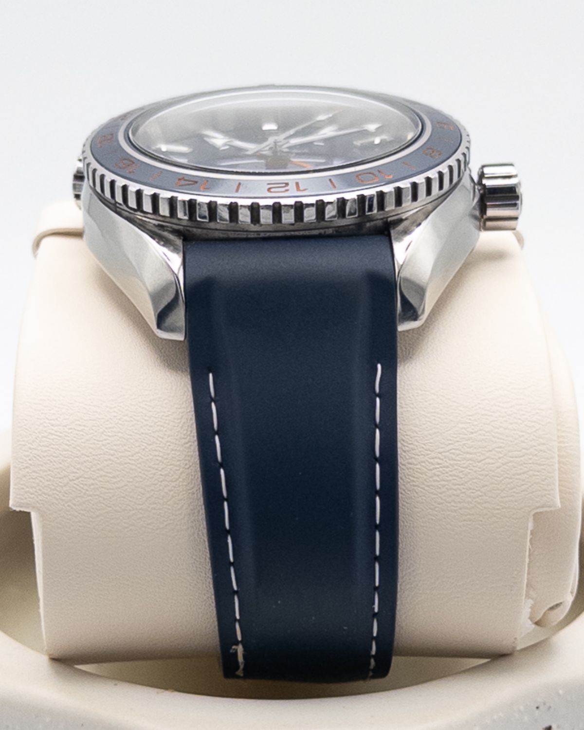 Omega 232.32.44.22.03.001