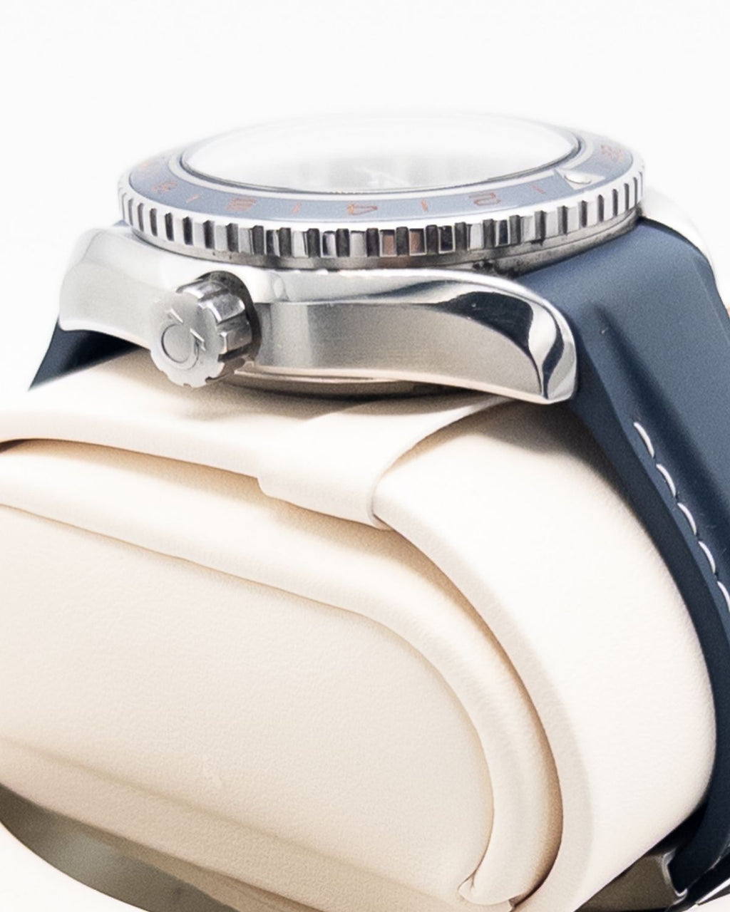 Omega 232.32.44.22.03.001