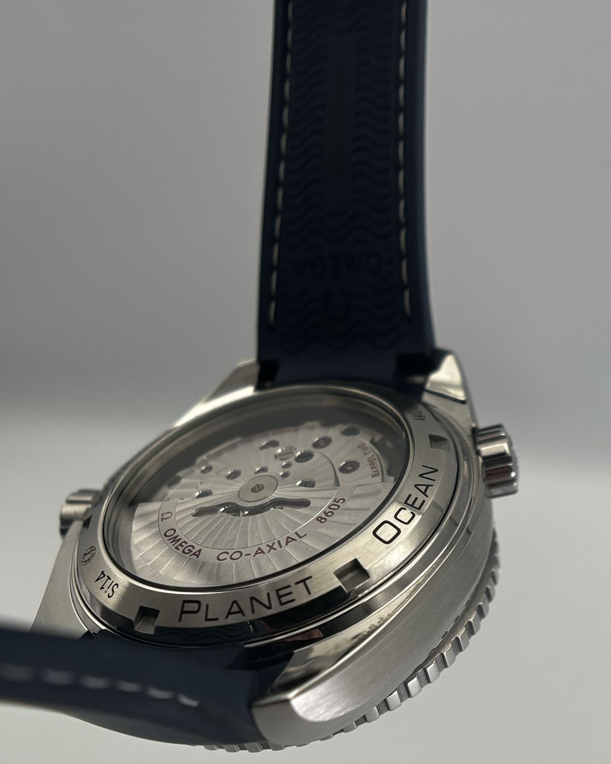 Omega 232.32.44.22.03.001