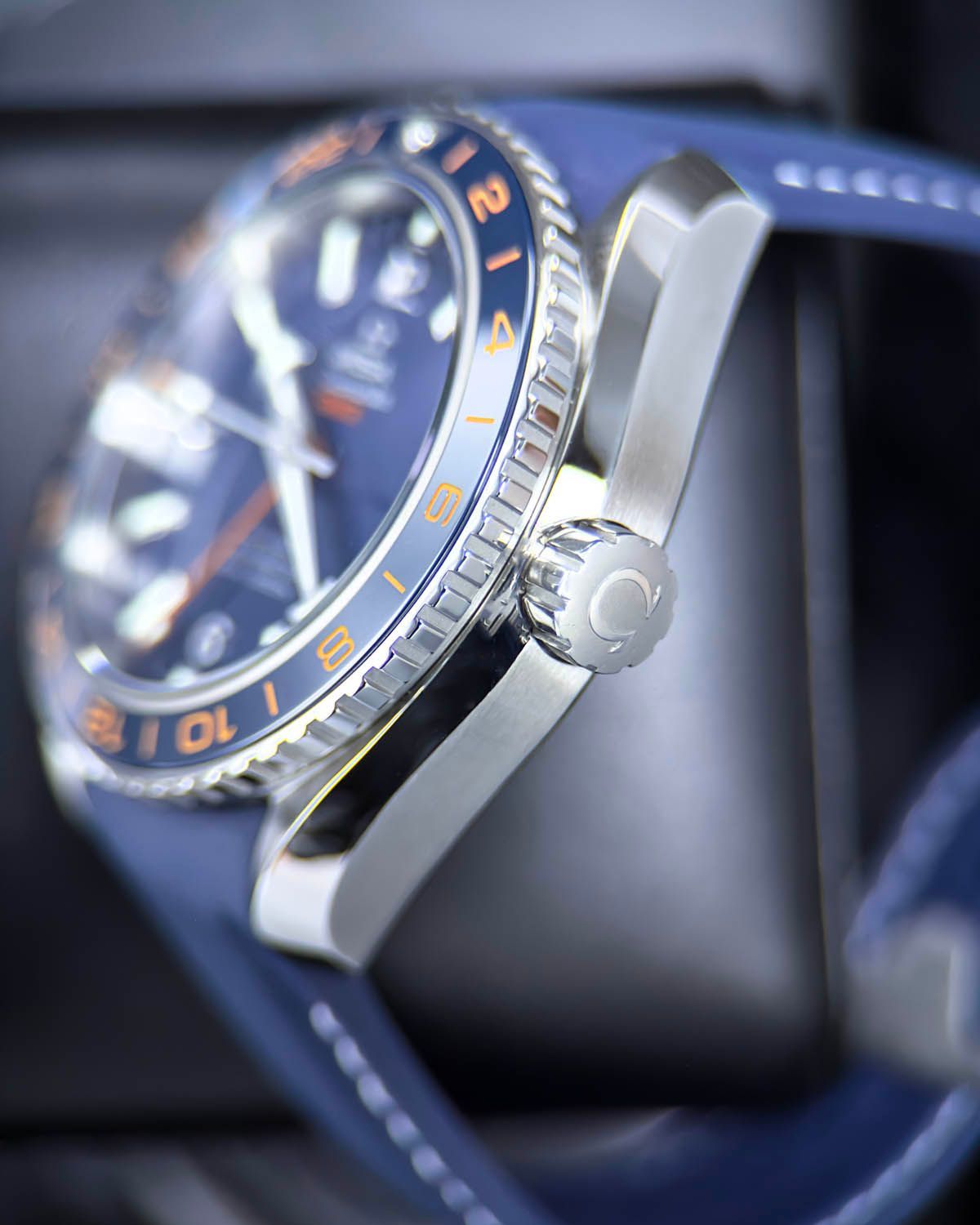 Omega 232.32.44.22.03.001
