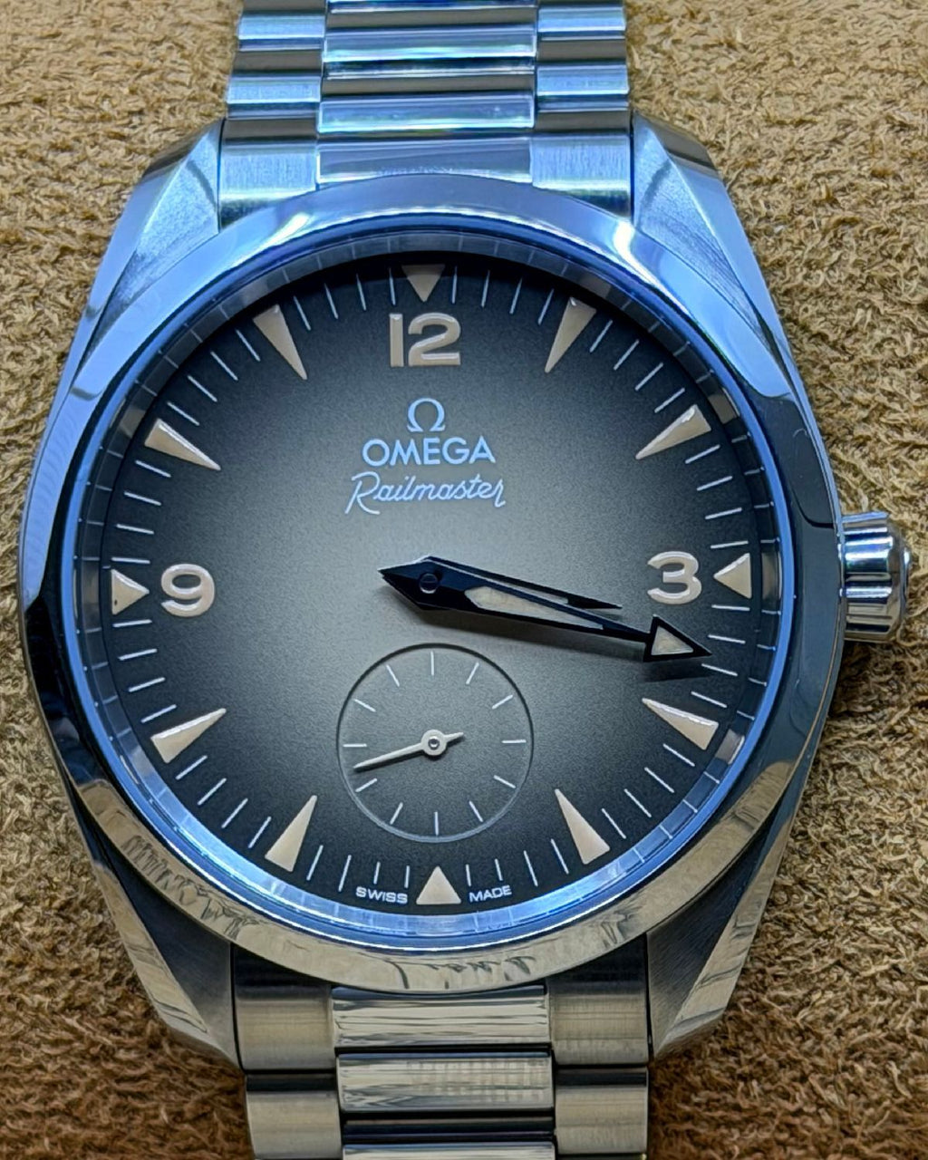 Omega 235.10.38.20.13.001