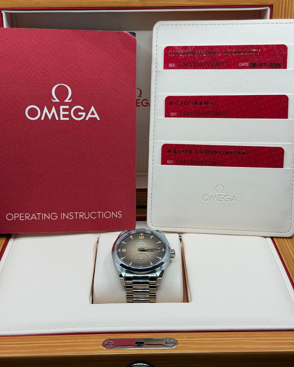 Omega 235.10.38.20.13.001