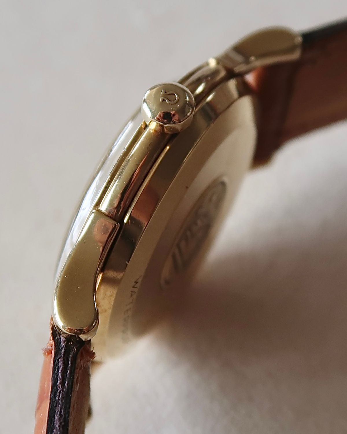 Omega 2852