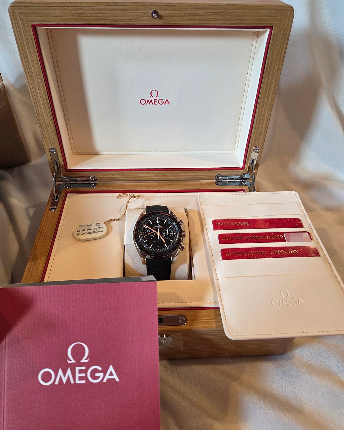 Omega 329.32.44.51.01.001