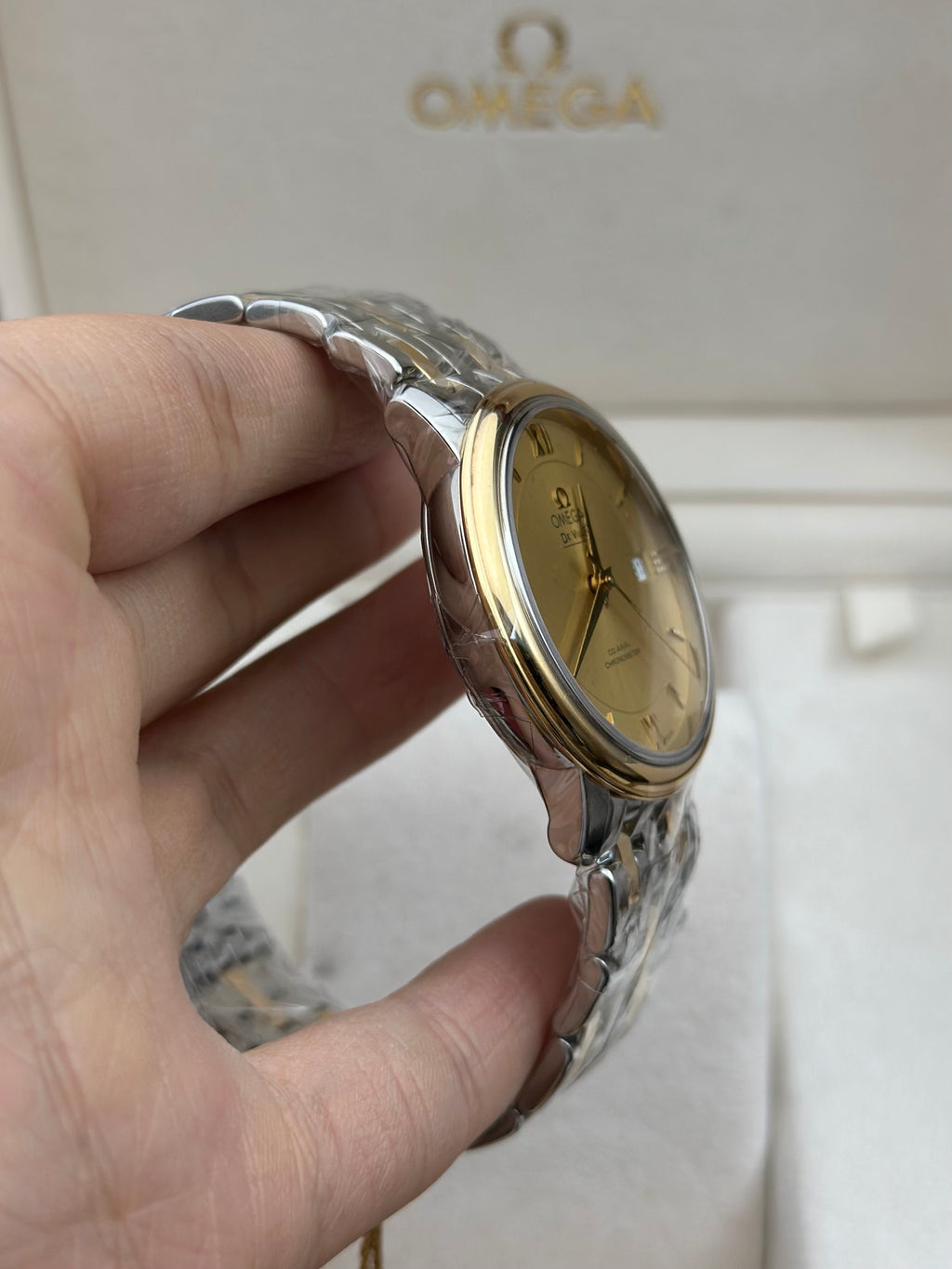 Omega 424.20.37.20.08.001