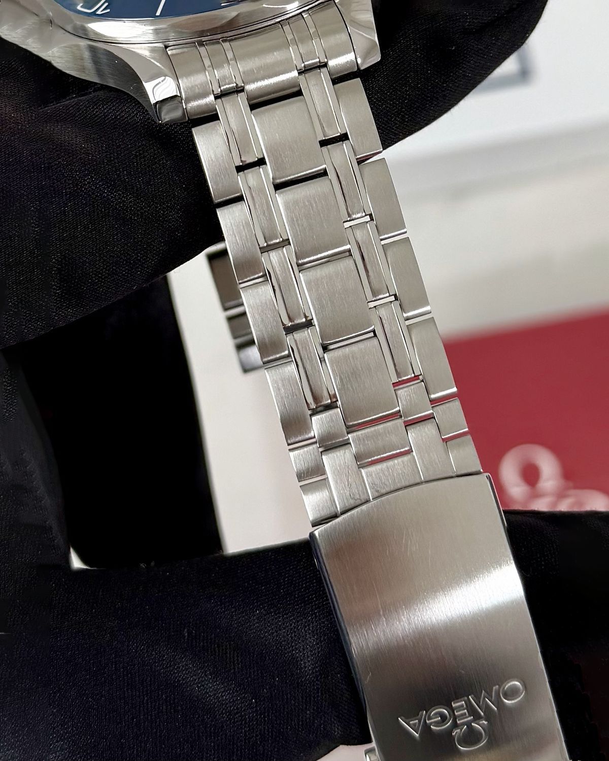 Omega 522.30.42.20.04.001